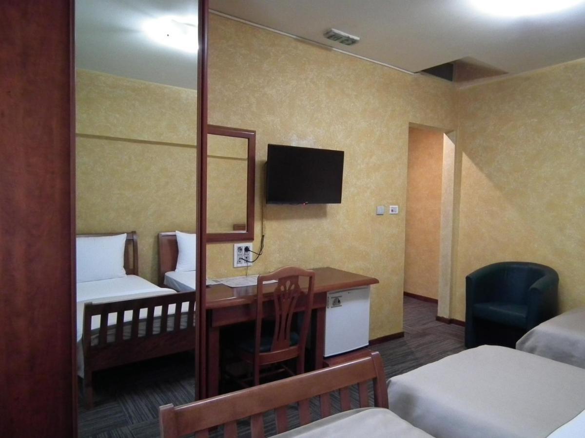 Hotel Kerber بودغوريتْسا المظهر الخارجي الصورة