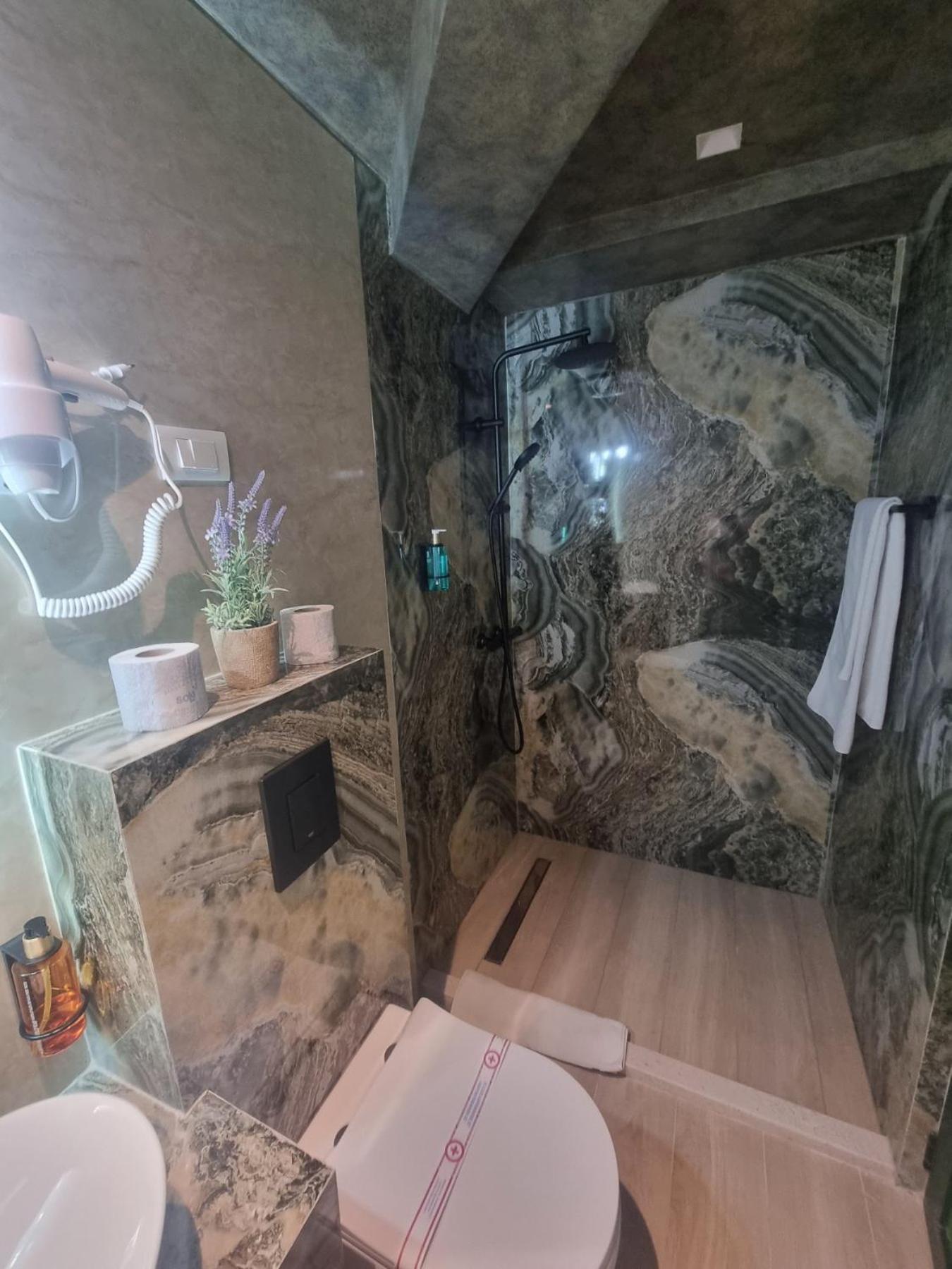 Hotel Kerber بودغوريتْسا المظهر الخارجي الصورة