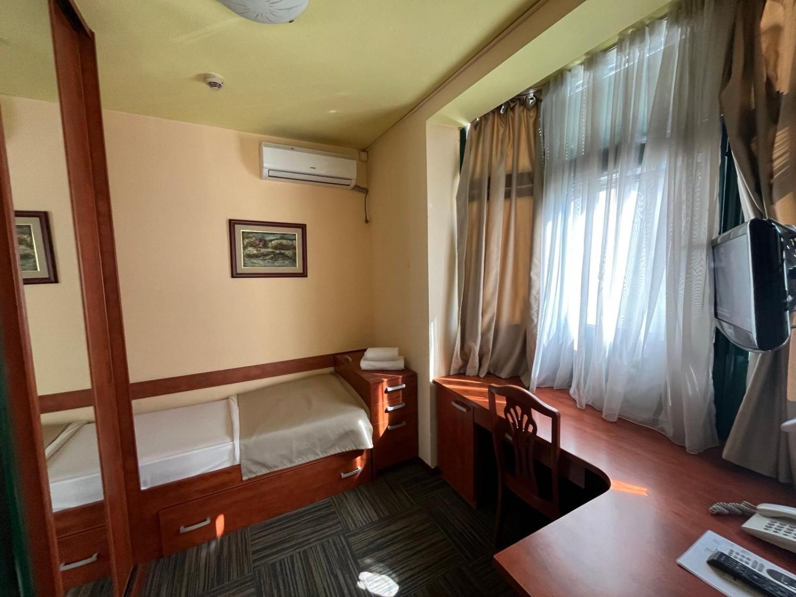 Hotel Kerber بودغوريتْسا المظهر الخارجي الصورة