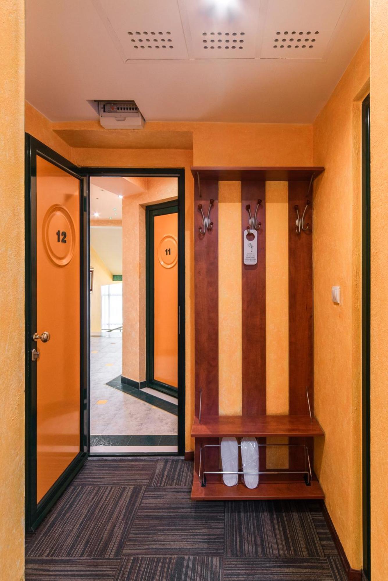 Hotel Kerber بودغوريتْسا المظهر الخارجي الصورة