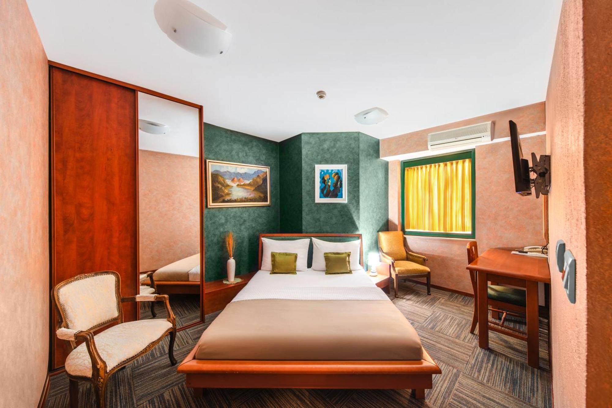 Hotel Kerber بودغوريتْسا المظهر الخارجي الصورة